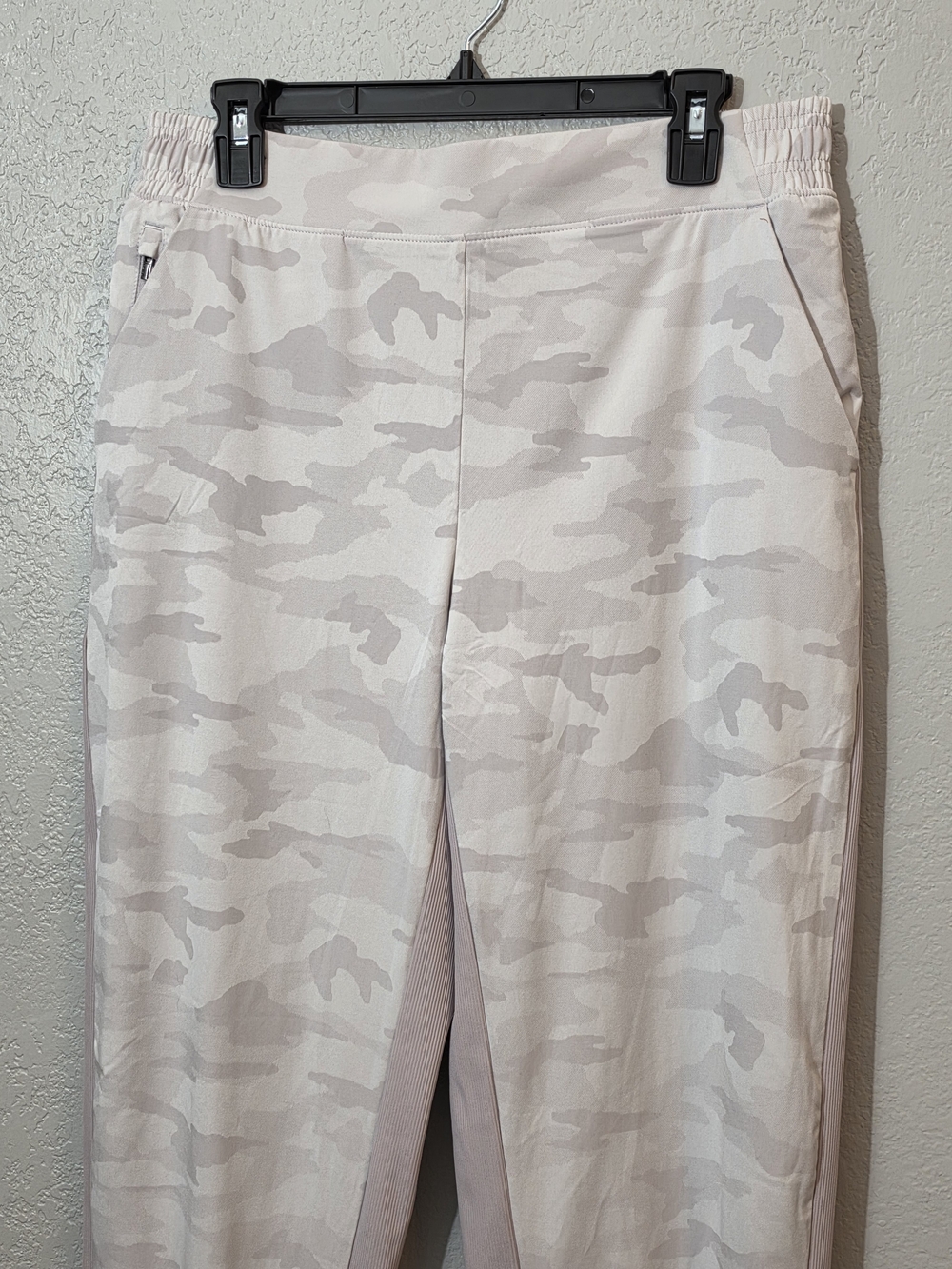 Athleta Brooklyn Lined Camo Joggers Pastel Lavender Womens 12T Camo Print - Picture 5 of 12
